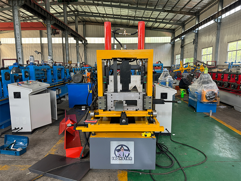 Machine automatique de fabrication de pannes en U à dimensions variables de 60 à 200 mm pour le Kazakhstan 6