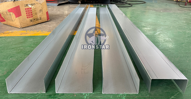Machine automatique de fabrication de pannes en U à dimensions variables de 60 à 200 mm pour le Kazakhstan 15