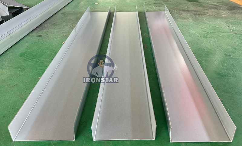 Machine automatique de fabrication de pannes en U à dimensions variables de 60 à 200 mm pour le Kazakhstan 16