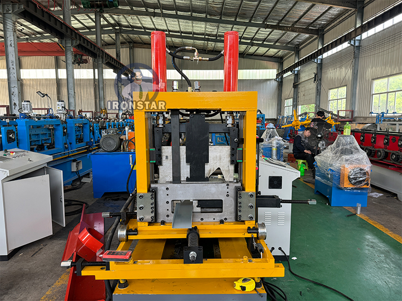 Machine automatique de fabrication de pannes en U à dimensions variables de 60 à 200 mm pour le Kazakhstan 9
