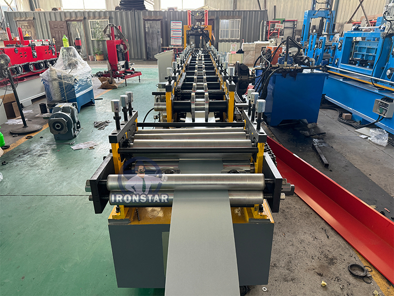 Machine automatique de fabrication de pannes en U à dimensions variables de 60 à 200 mm pour le Kazakhstan 13