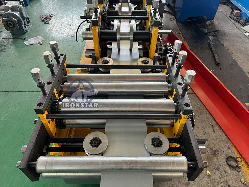 Machine automatique de fabrication de pannes en U à dimensions variables de 60 à 200 mm pour le Kazakhstan 14