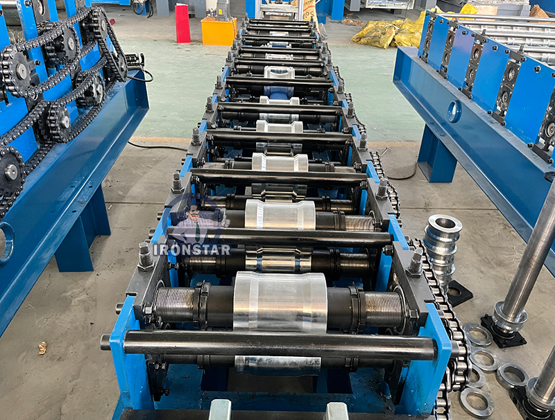 Máquina perfiladora de vallas metálicas para Hungría 8