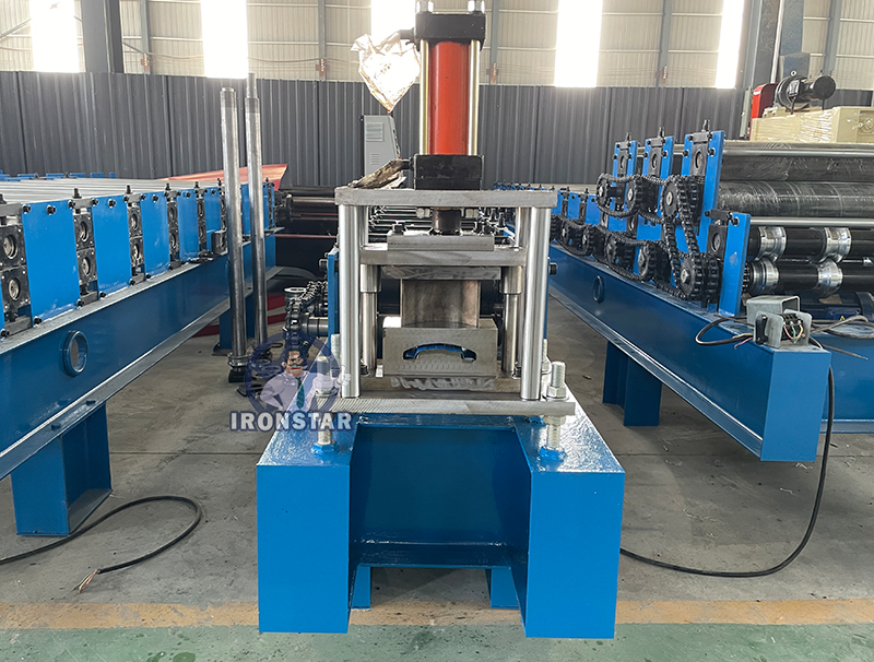 Máquina perfiladora de vallas metálicas para Hungría 6