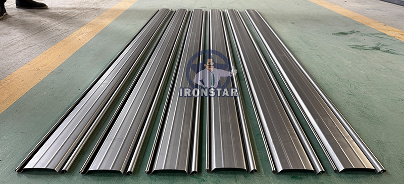 Rolling shutter door roll forming machine in Nicaragua 10