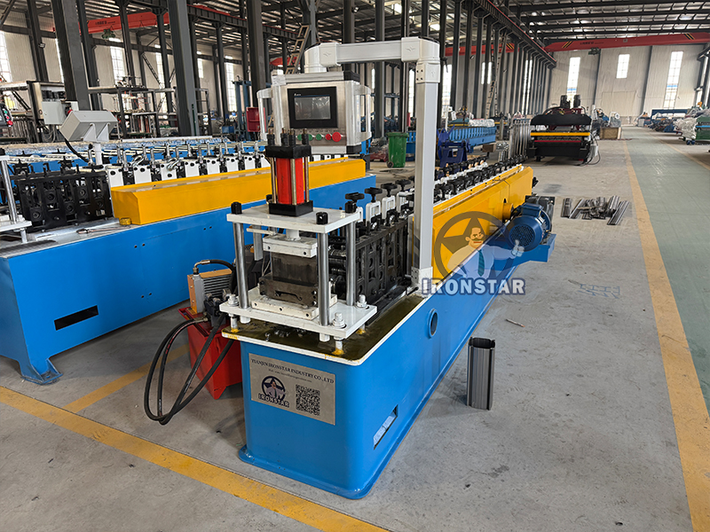 Rolling shutter door roll forming machine in Nicaragua 5