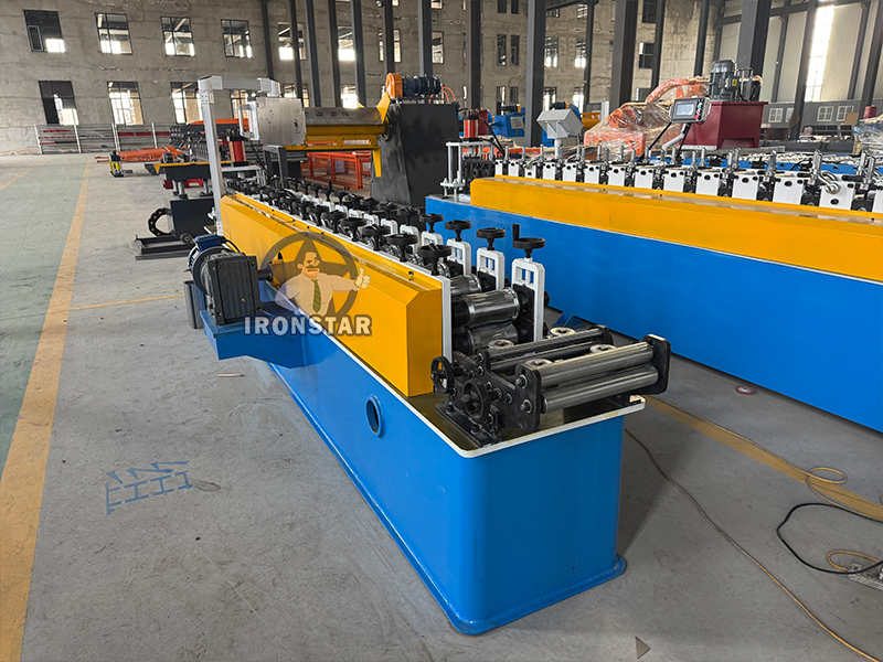 Rolling shutter door roll forming machine in Nicaragua 6