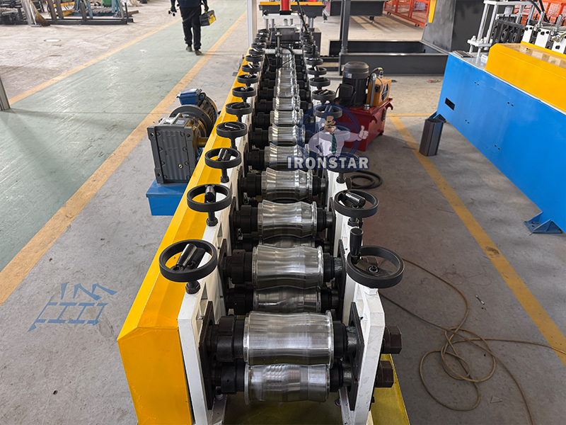 Rolling shutter door roll forming machine in Nicaragua 7