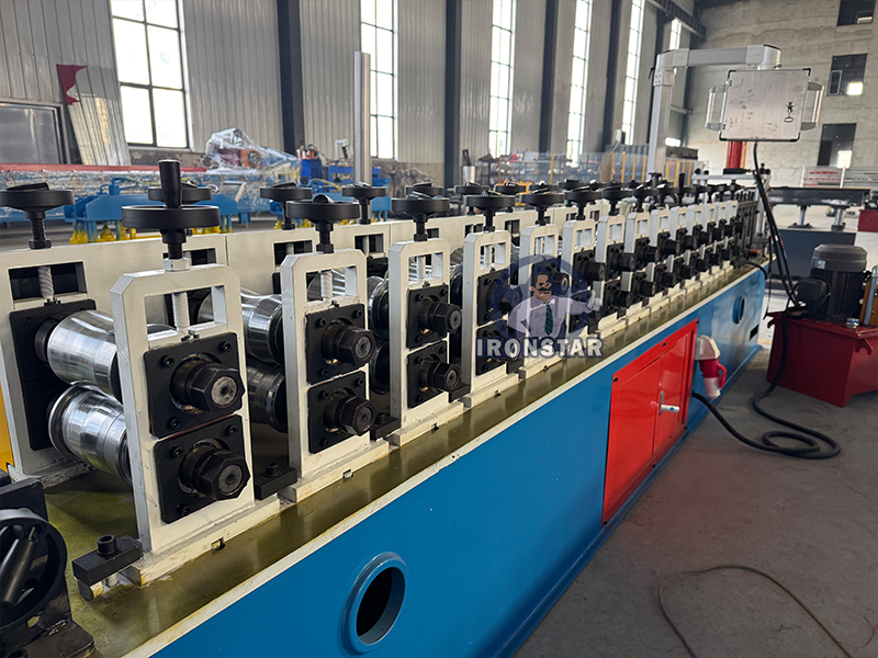 Rolling shutter door roll forming machine in Nicaragua 8