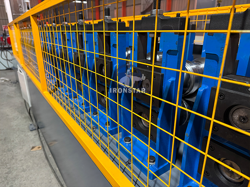 Rolling shutter slat door roll forming machine for Mexico 7