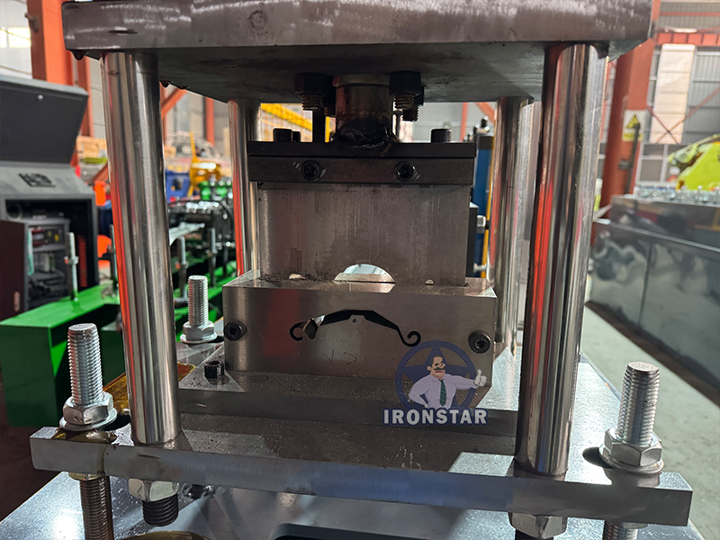 Rolling shutter slat door roll forming machine for Mexico 8