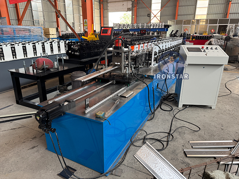 Beautiful Rolling shutter door roll forming machine 5