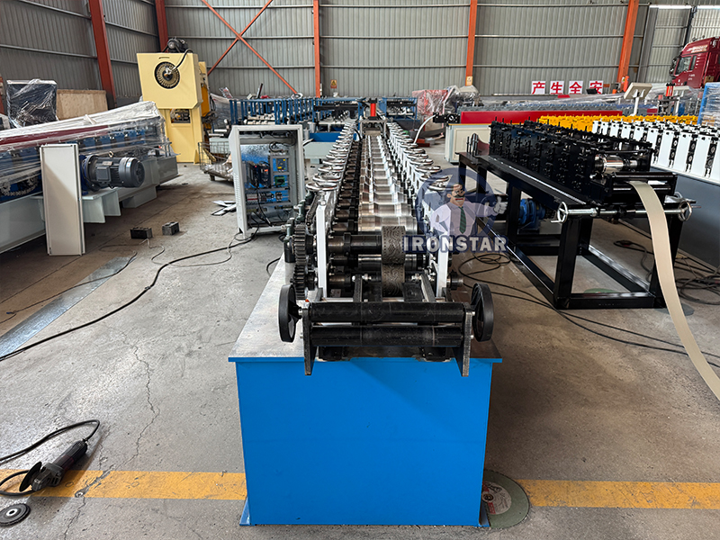 Beautiful Rolling shutter door roll forming machine 6