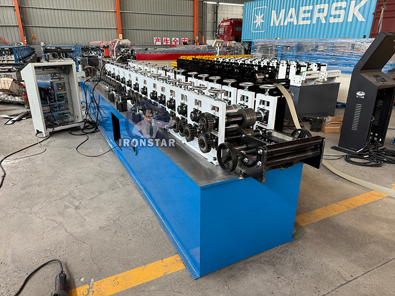 Beautiful Rolling shutter door roll forming machine 7