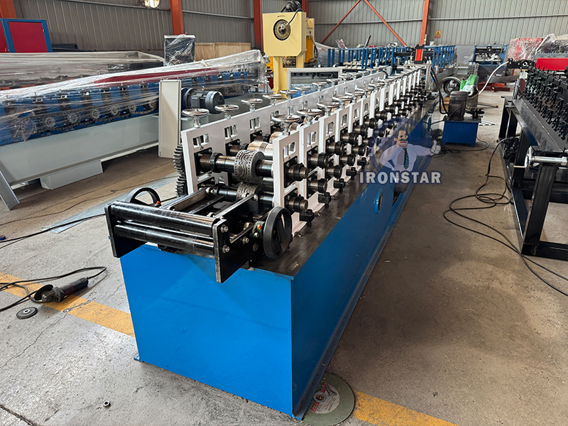 Beautiful Rolling shutter door roll forming machine 8