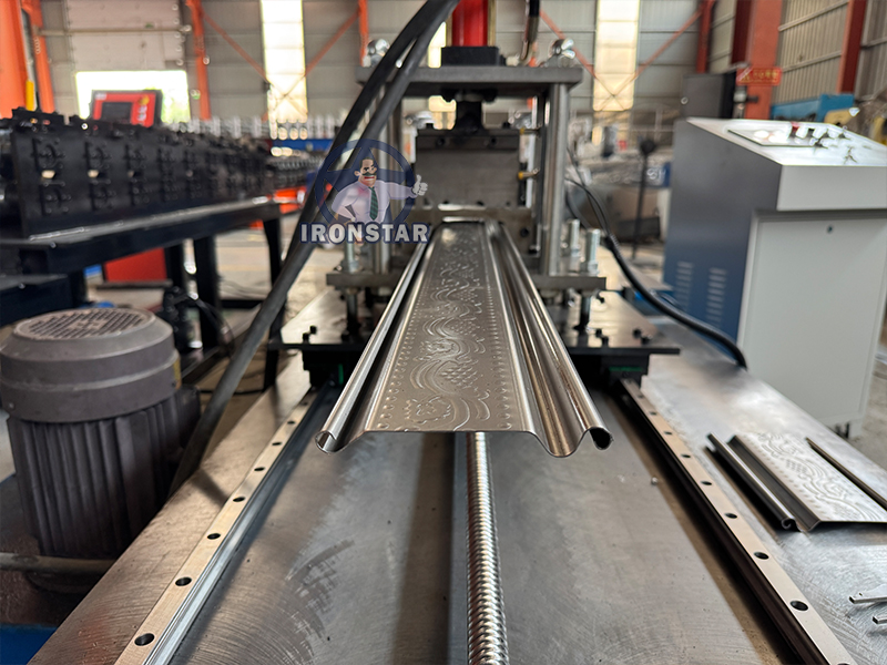 Beautiful Rolling shutter door roll forming machine 9