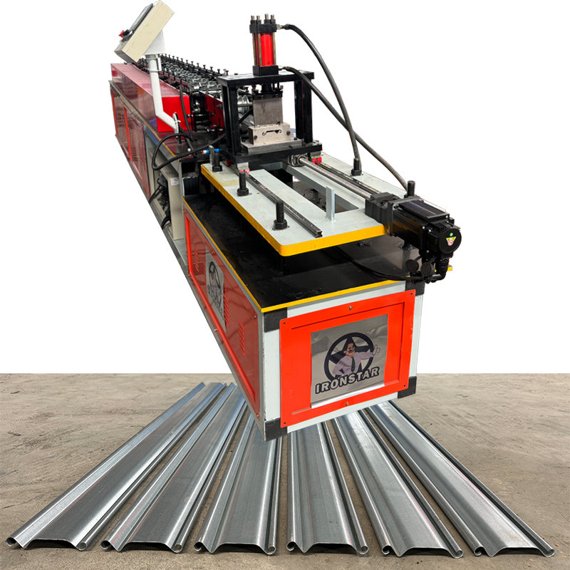 30-50m/min fast speed cutting rolling shutter door roll forming machine in Brazil 2
