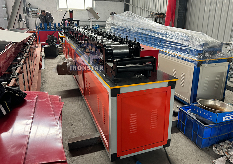 30-50m/min fast speed cutting rolling shutter door roll forming machine in Brazil 9