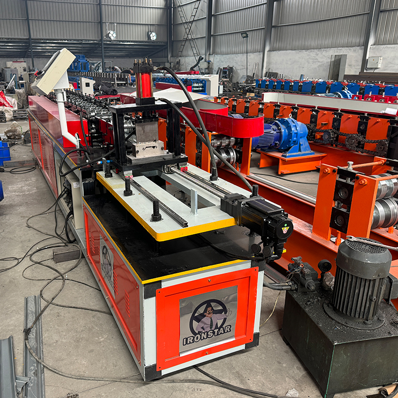 30-50m/min fast speed cutting rolling shutter door roll forming machine in Brazil 6