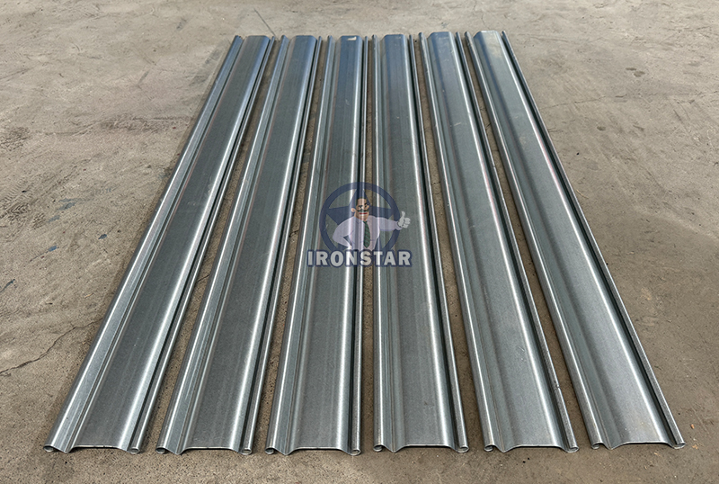 30-50m/min fast speed cutting rolling shutter door roll forming machine in Brazil 12