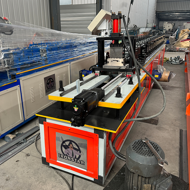 30-50m/min fast speed cutting rolling shutter door roll forming machine in Brazil 7