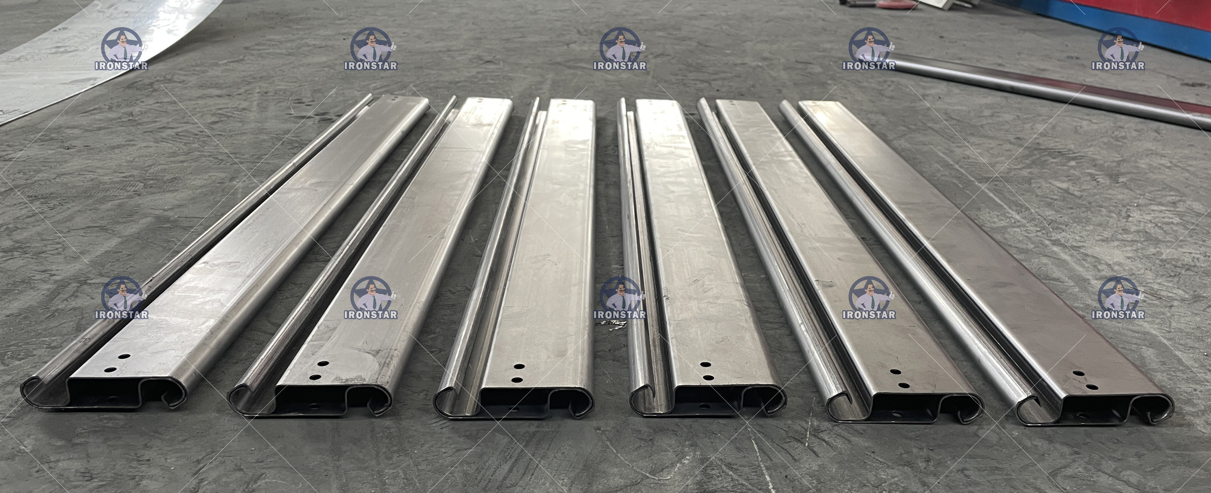 Máquina perfiladora de puertas enrollables de espuma de 82 mm para EE. UU. 10