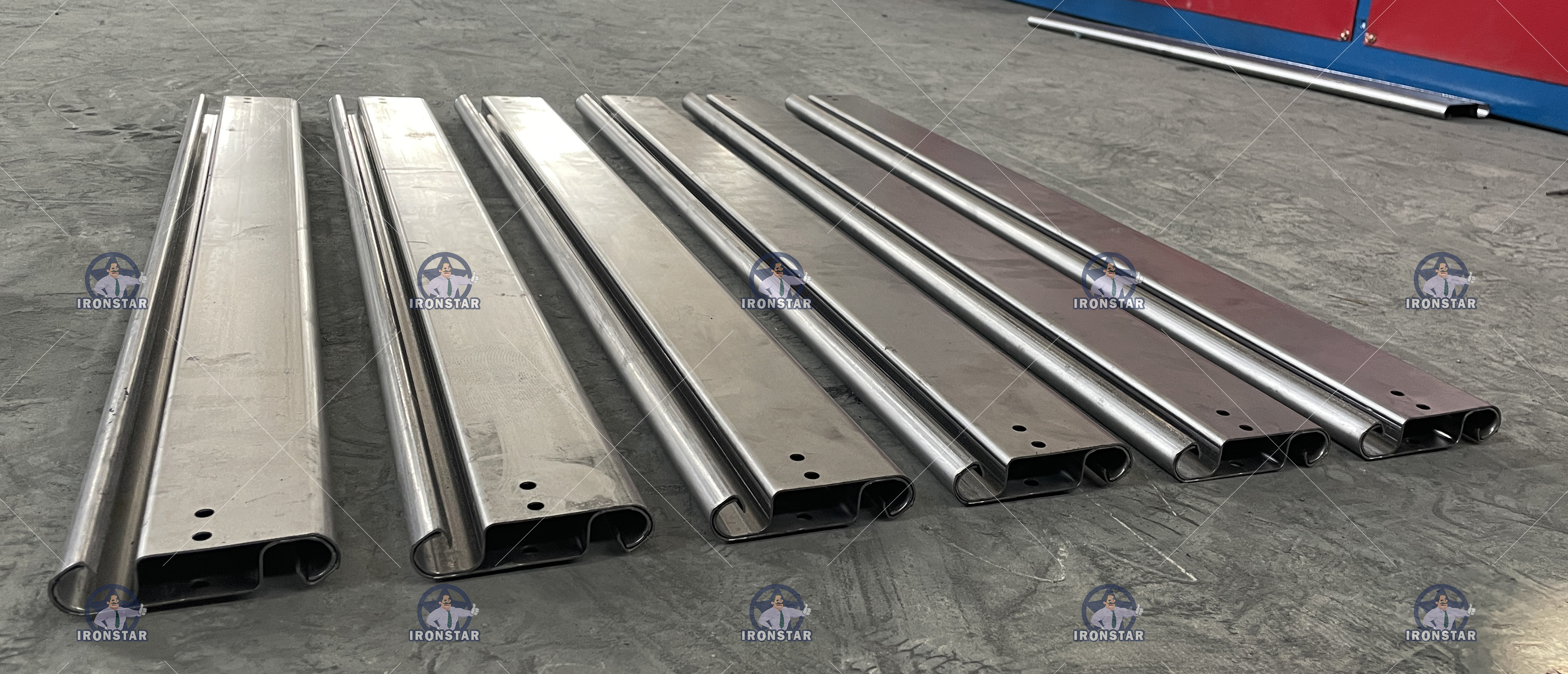Máquina perfiladora de puertas enrollables de espuma de 82 mm para EE. UU. 11