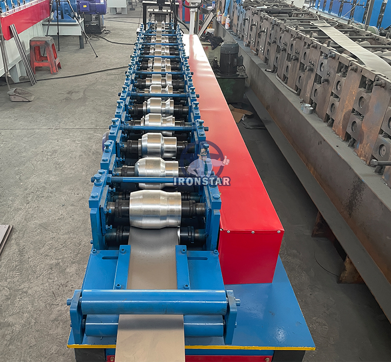 Máquina perfiladora de puertas enrollables de espuma de 82 mm para EE. UU. 4