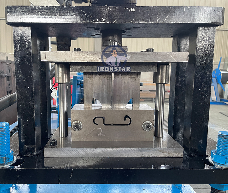 Máquina perfiladora de puertas enrollables de espuma de 82 mm para EE. UU. 8