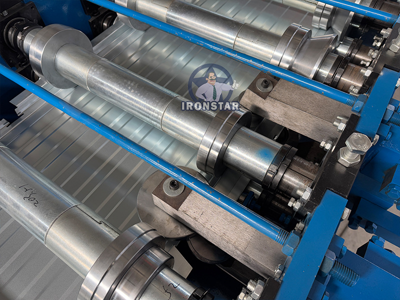Standing seam snap lock roll forming machine in Slovakia 8