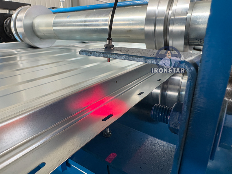 Standing seam snap lock roll forming machine in Slovakia 7