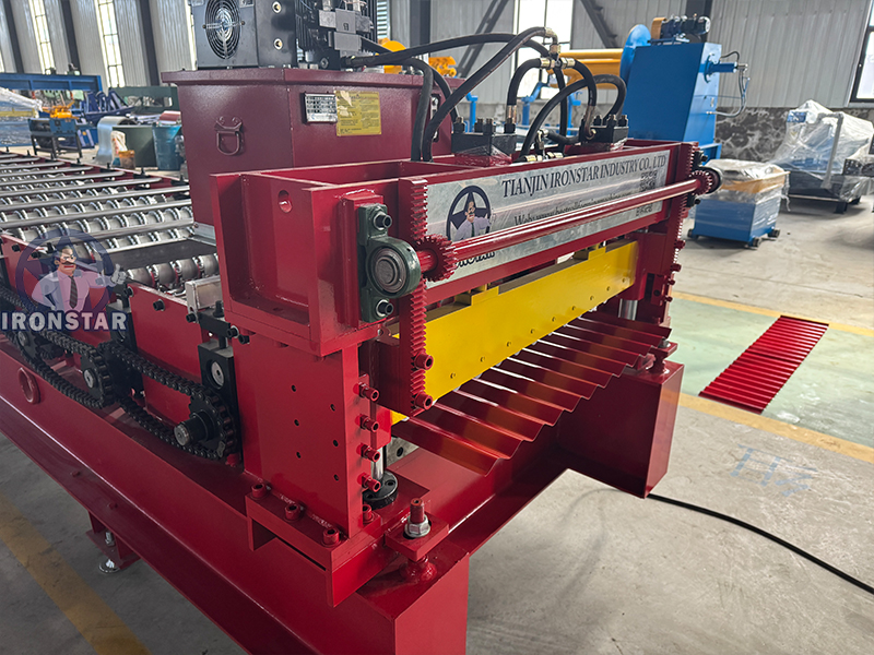 762 836mm corrugated roll forming machine in Bolivia 3