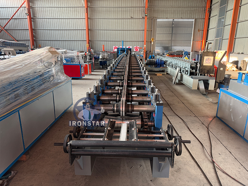 35 40 50 60mm Omega purlin roll forming machine in Mexico 4