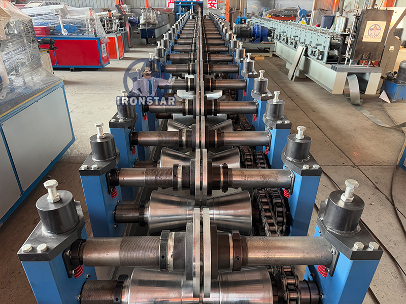 35 40 50 60mm Omega purlin roll forming machine in Mexico 7