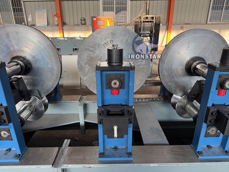 35 40 50 60mm Omega purlin roll forming machine in Mexico 9