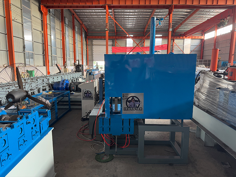 35 40 50 60mm Omega purlin roll forming machine in Mexico 12
