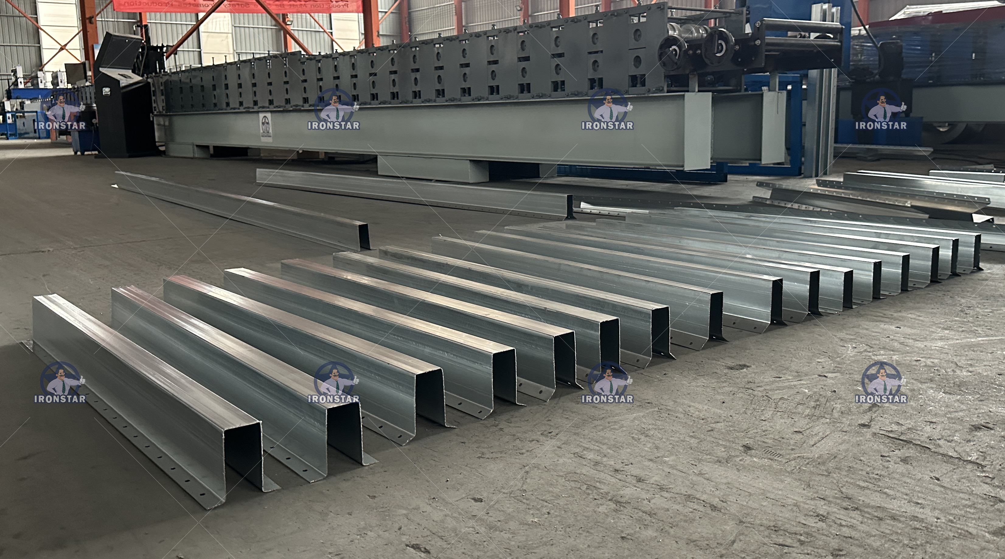 35 40 50 60mm Omega purlin roll forming machine in Mexico 13