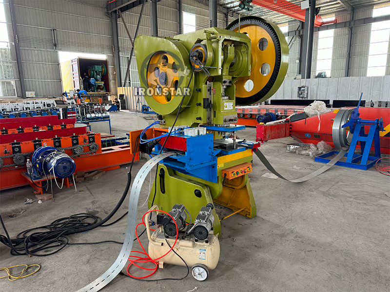41*21 / 41*41 / 41*72mm 3 sizes in 1 Solor bracket roll forming line in Mexico 8