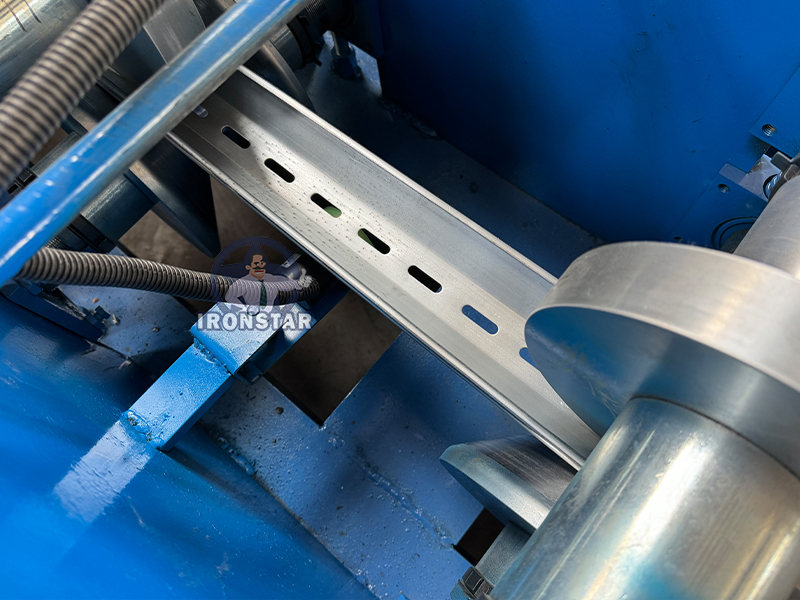 41*21 / 41*41 / 41*72mm 3 sizes in 1 Solor bracket roll forming line in Mexico 9