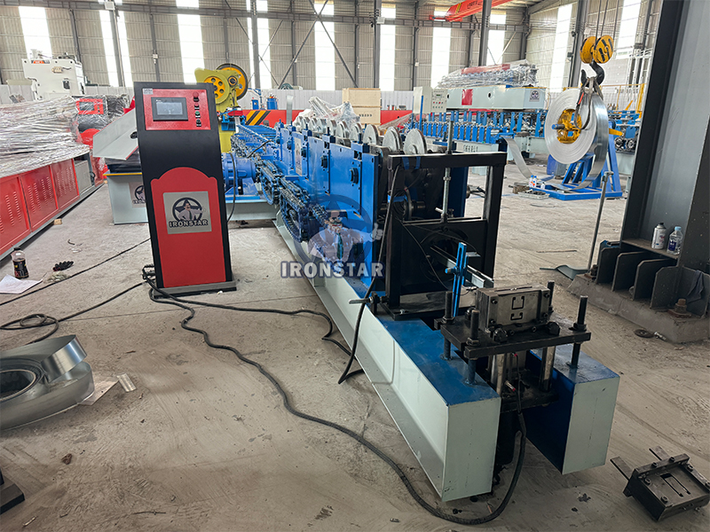 41*21 / 41*41 / 41*72mm 3 sizes in 1 Solor bracket roll forming line in Mexico 4