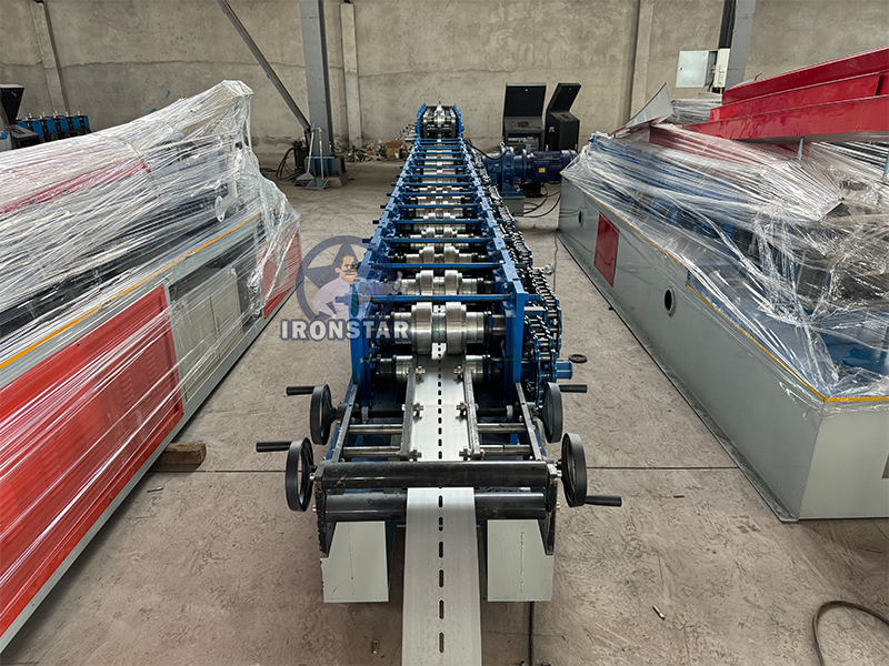 41*21 / 41*41 / 41*72mm 3 sizes in 1 Solor bracket roll forming line in Mexico 6