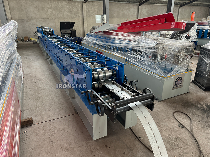 41*21 / 41*41 / 41*72mm 3 sizes in 1 Solor bracket roll forming line in Mexico 7