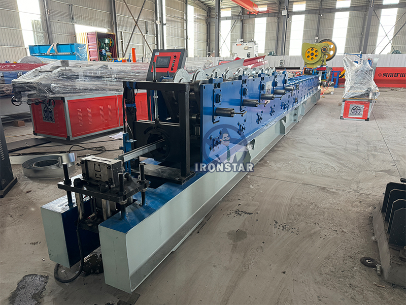 41*21 / 41*41 / 41*72mm 3 sizes in 1 Solor bracket roll forming line in Mexico 5