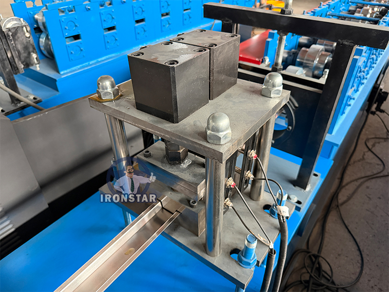 Christmas Light tracking Omega shape roll forming machine in US Utah 6