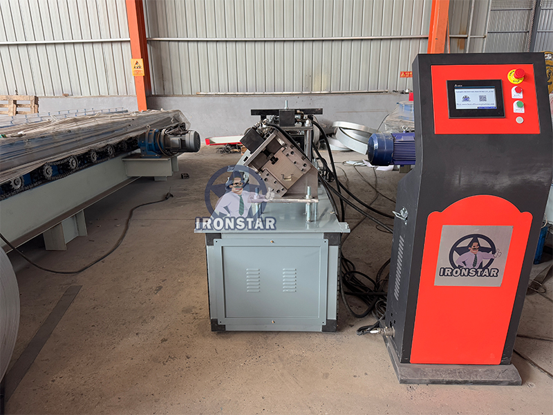 Punching holes omega and U profile 2 in 1 roll forming machine in US 3