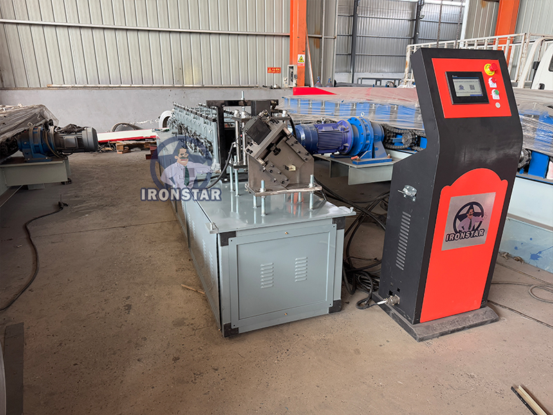 Punching holes omega and U profile 2 in 1 roll forming machine in US 4