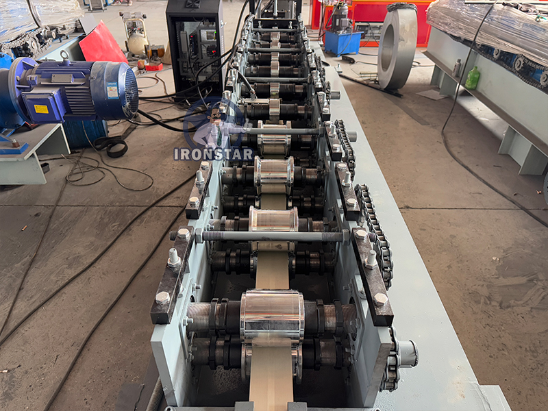 Punching holes omega and U profile 2 in 1 roll forming machine in US 6
