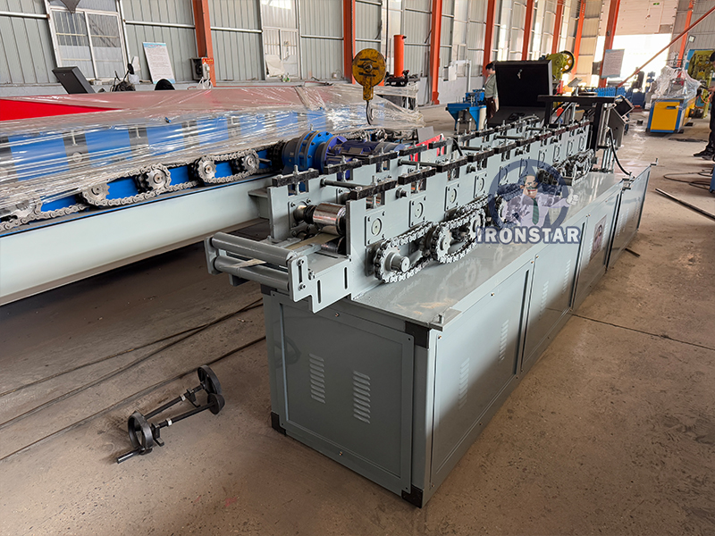 Punching holes omega and U profile 2 in 1 roll forming machine in US 8