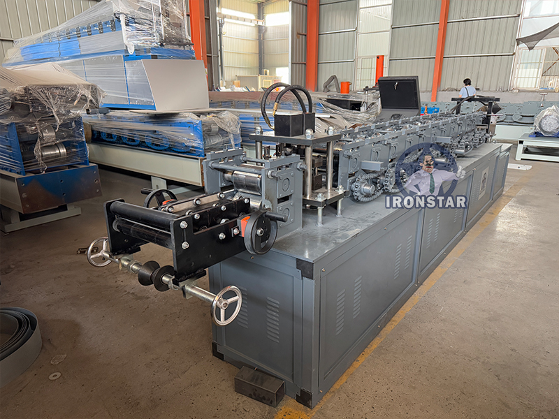Punching holes omega profile roll forming machine in US1 6