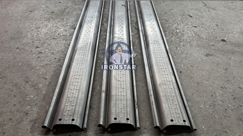Rolling shutter door roll forming machine in Nigeria 12